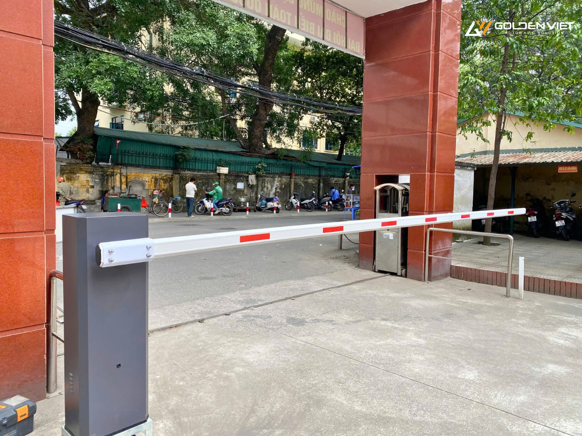 Thay barie cũ bằng barie tự động Bisen Z138 tại Bệnh Viện 19-8 Bộ Công An